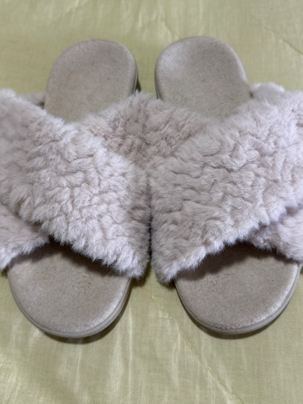 Vionic Plush Faux-Fur Crossband Slides in Light Taupe